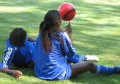 Hráči týmu MYSA odpočívají během turnaje Fotbal pro rozvoj